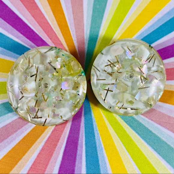 Vintage large lucite confetti button clip on earrings iridescent - Picture 6 of 6